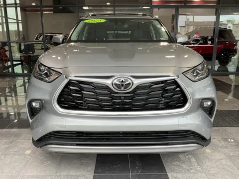 Photos of 2025 Toyota Highlander Platinum for sale in Kansas City, MO at Jay Wolfe Toyota