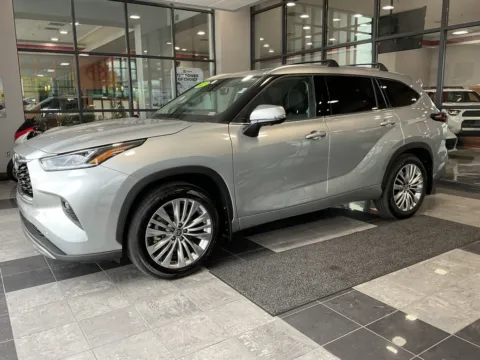 Another view of 2025 Toyota Highlander Platinum for sale in Kansas City, MO at Jay Wolfe Toyota