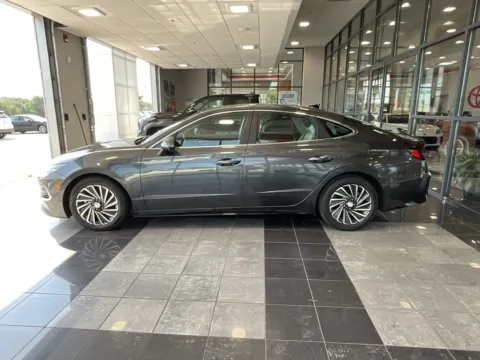 More photos of 2023 Hyundai Sonata Hybrid Limited at Jay Wolfe Toyota, MO