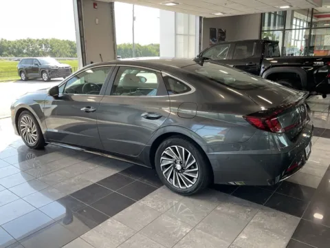 More photos of 2023 Hyundai Sonata Hybrid Limited at Jay Wolfe Toyota, MO