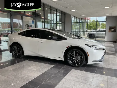 White 2024 Toyota Prius XLE for sale in Kansas City, MO