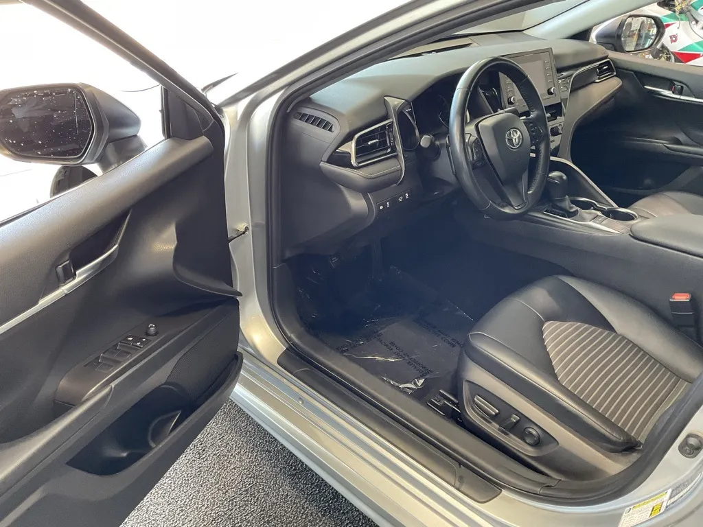 2023 Toyota Camry SE photo 4