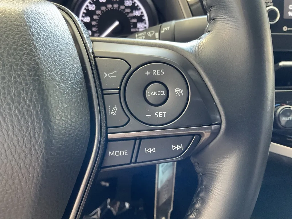 2023 Toyota Camry SE photo 13