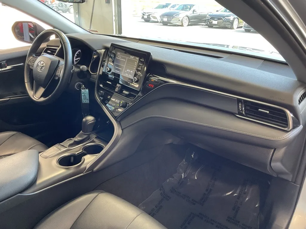 2023 Toyota Camry SE photo 7