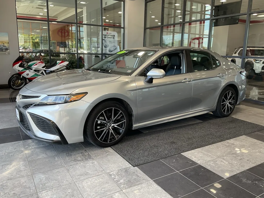 2023 Toyota Camry SE photo 16