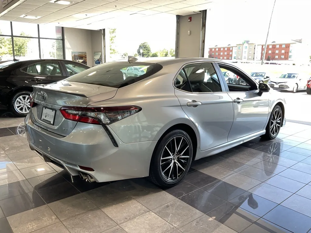 2023 Toyota Camry SE photo 17