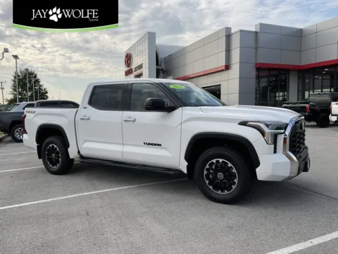 White 2022 Toyota Tundra SR5 for sale in Kansas City, MO