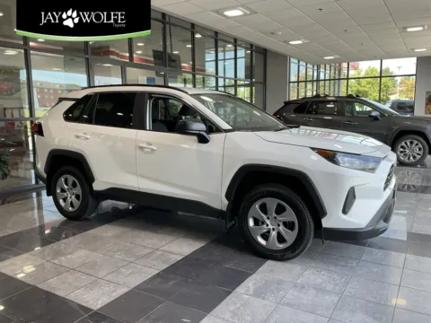 White 2021 Toyota RAV4 LE for sale in Kansas City, MO