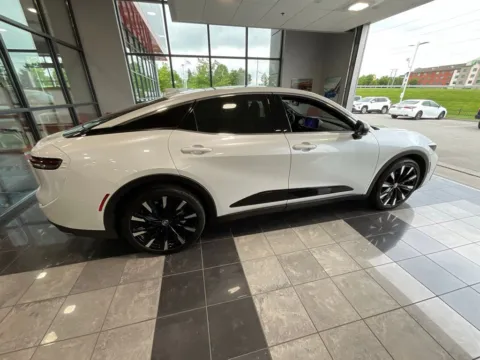 More photos of 2024 Toyota Crown Platinum at Jay Wolfe Toyota, MO