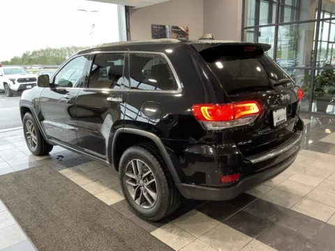 More photos of 2017 Jeep Grand Cherokee Limited at Jay Wolfe Toyota, MO
