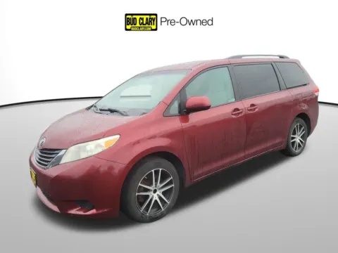 Red 2011 Toyota Sienna LE for sale in Moses Lake, WA