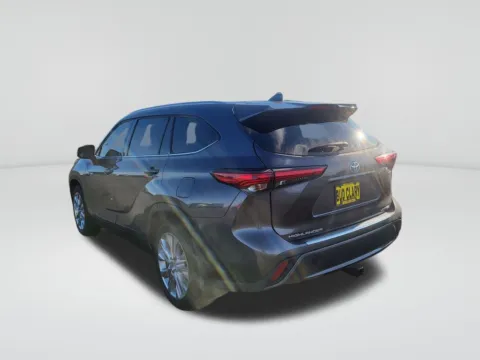 More photos of 2021 Toyota Highlander Hybrid Limited at Bud Clary Chevrolet of Moses Lake, WA