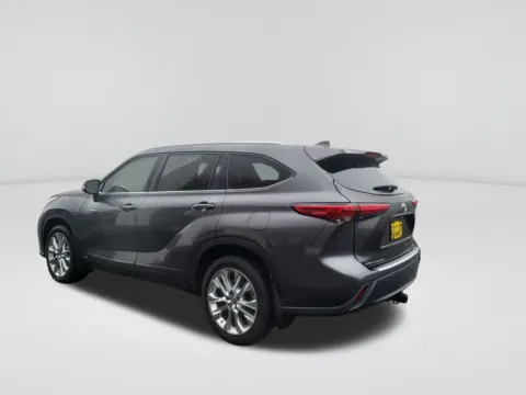 Another view of 2021 Toyota Highlander Hybrid Limited for sale in Moses Lake, WA at Bud Clary Chevrolet of Moses Lake