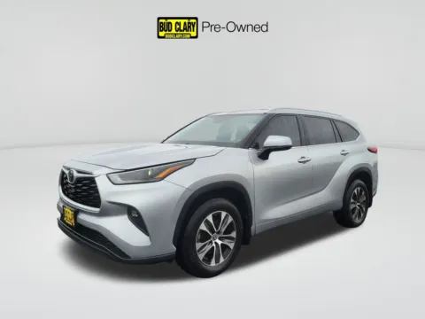 Gray 2023 Toyota Highlander XLE for sale in Moses Lake, WA