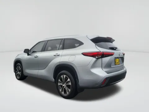 Another view of 2023 Toyota Highlander XLE for sale in Moses Lake, WA at Bud Clary Chevrolet of Moses Lake