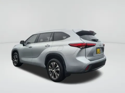 Another view of 2023 Toyota Highlander XLE for sale in Moses Lake, WA at Bud Clary Chevrolet of Moses Lake