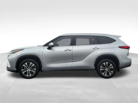 Photos of 2023 Toyota Highlander XLE for sale in Moses Lake, WA at Bud Clary Chevrolet of Moses Lake