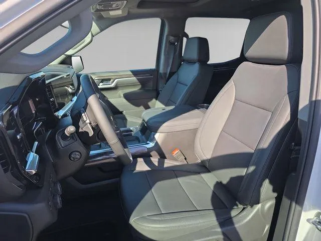 2025 Chevrolet Silverado 1500 LTZ - Photo 9
