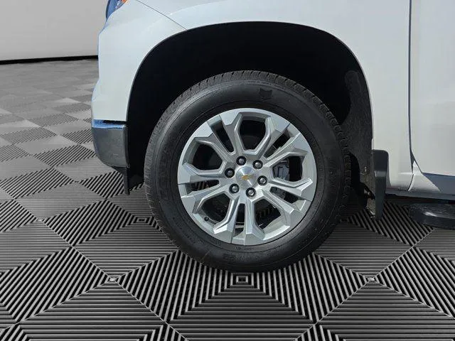2025 Chevrolet Silverado 1500 LTZ - Photo 14