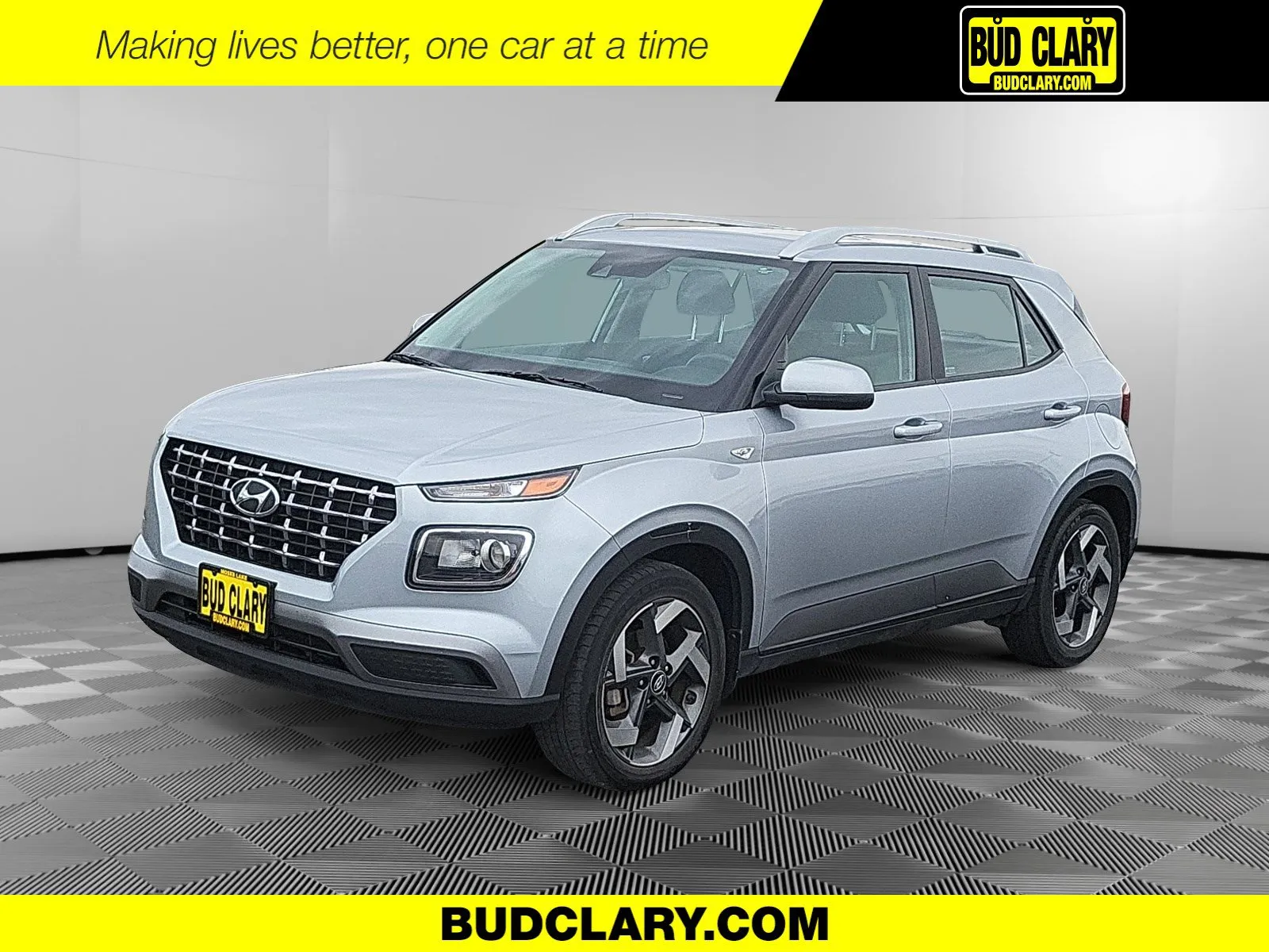Silver 2022 Hyundai Venue SEL for sale in Moses Lake, WA
