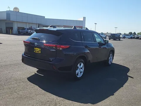 More photos of 2023 Toyota Highlander Hybrid LE at Chevrolet of Moses Lake, WA