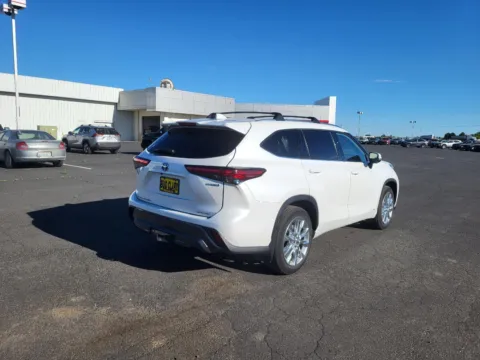 More photos of 2023 Toyota Highlander Hybrid Limited at Chevrolet of Moses Lake, WA