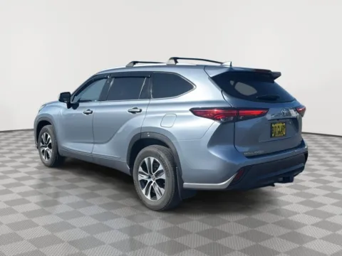 Another view of 2022 Toyota Highlander XLE for sale in Moses Lake, WA at Chevrolet of Moses Lake