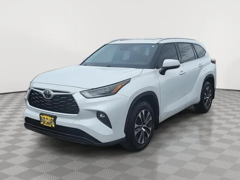 Another view of 2022 Toyota Highlander XLE for sale in Moses Lake, WA at Chevrolet of Moses Lake