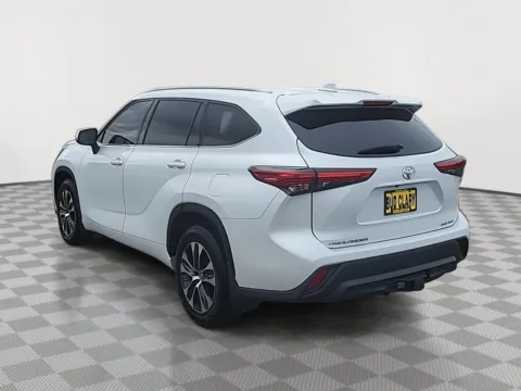 More photos of 2022 Toyota Highlander XLE at Chevrolet of Moses Lake, WA