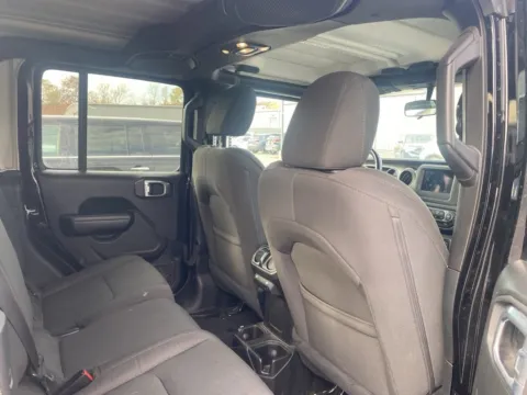 More photos of 2021 Jeep Gladiator Sport S at Jay Wolfe Acura, MO