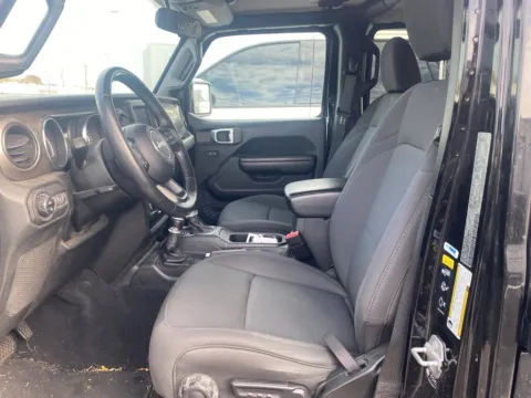 More photos of 2021 Jeep Gladiator Sport S at Jay Wolfe Acura, MO