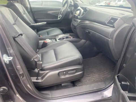 More photos of 2022 Honda Pilot Special Edition at Jay Wolfe Acura, MO