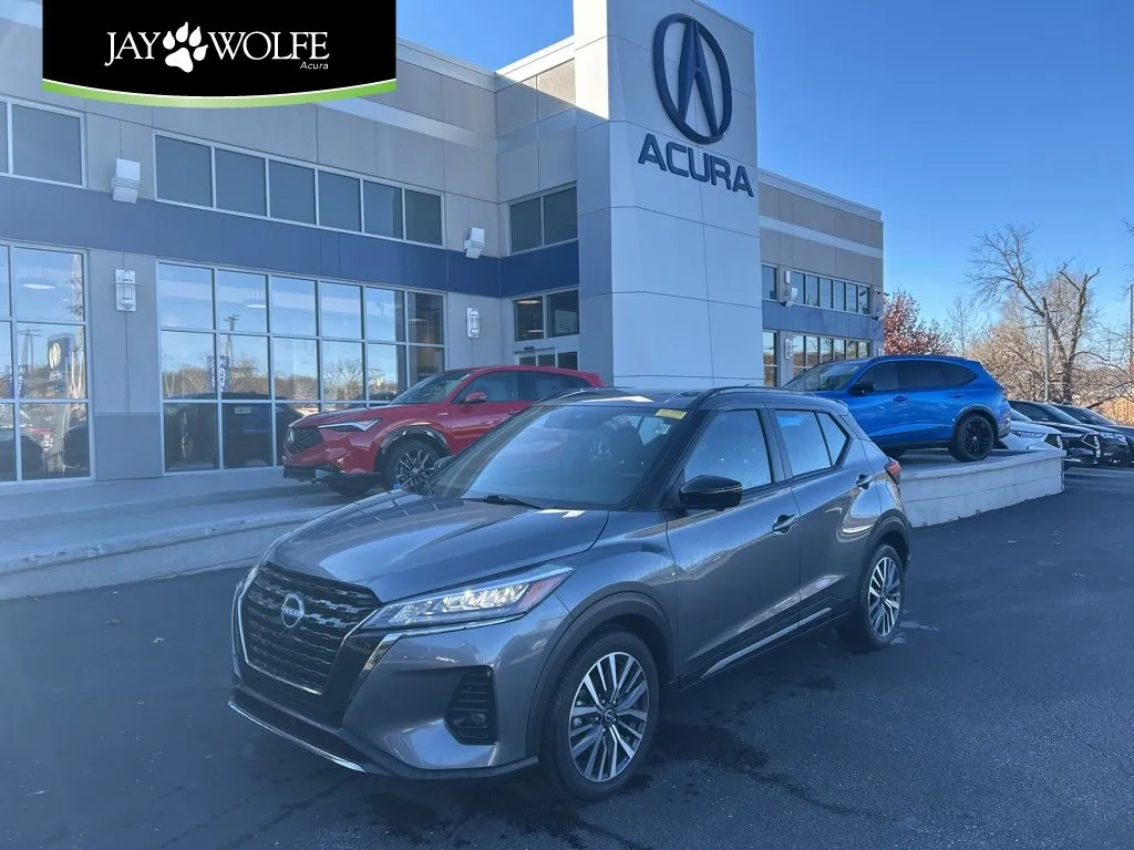 Gray 2024 Nissan Kicks SR for sale in Kansas City, MO