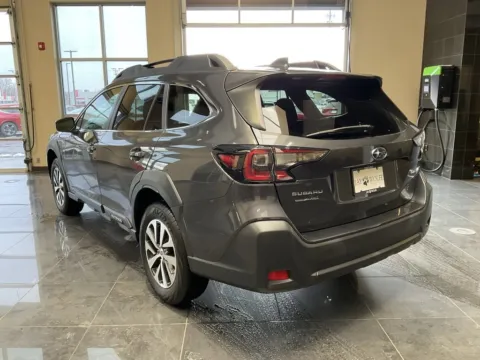 More photos of 2024 Subaru Outback Premium at Jay Wolfe Acura, MO