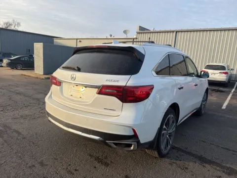 More photos of 2020 Acura MDX w/Technology Pkg at Jay Wolfe Acura, MO