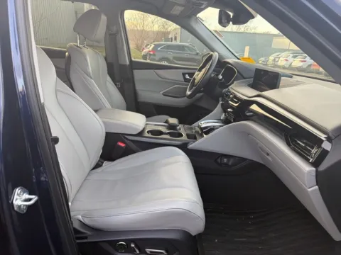 More photos of 2024 Acura MDX w/Technology Package at Jay Wolfe Acura, MO