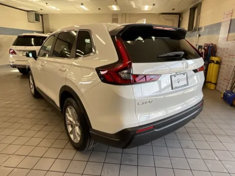 More photos of 2023 Honda CR-V EX-L at Jay Wolfe Acura, MO
