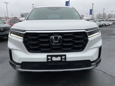 Photos of 2025 Honda Pilot EX-L for sale in Kansas City, MO at Jay Wolfe Acura