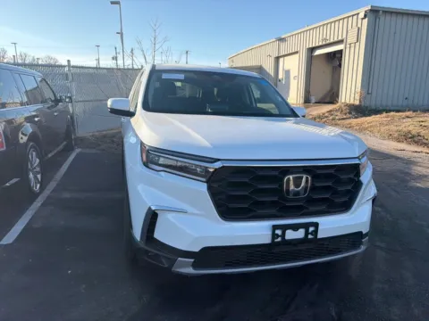 Photos of 2025 Honda Pilot EX-L for sale in Kansas City, MO at Jay Wolfe Acura