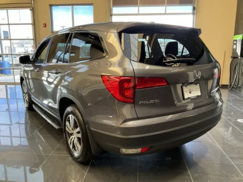 More photos of 2016 Honda Pilot EX-L at Jay Wolfe Acura, MO