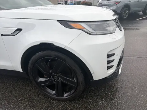More photos of 2023 Land Rover Discovery S R-Dynamic at Jay Wolfe Acura, MO