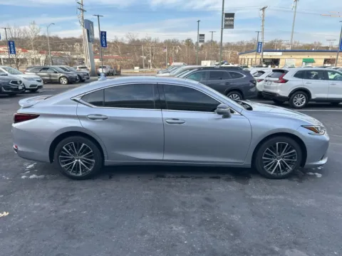 More photos of 2023 Lexus ES 250 at Jay Wolfe Acura, MO
