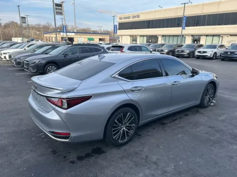More photos of 2023 Lexus ES 250 at Jay Wolfe Acura, MO