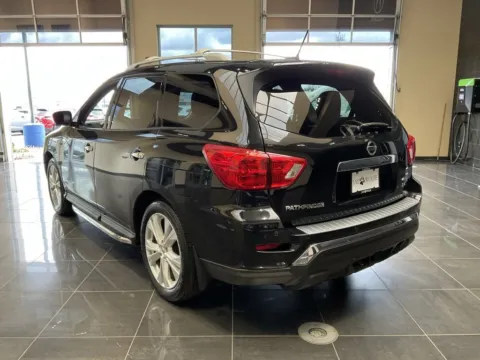 More photos of 2018 Nissan Pathfinder SL at Jay Wolfe Acura, MO