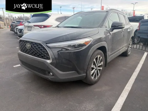 Black 2024 Toyota Corolla Cross XLE for sale in Kansas City, MO