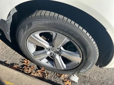 More photos of 2010 Acura MDX Technology Pkg at Jay Wolfe Acura, MO