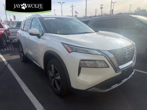 White 2023 Nissan Rogue SL for sale in Kansas City, MO