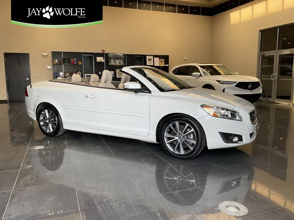 White 2013 Volvo C70 T5 Platinum for sale in Kansas City, MO
