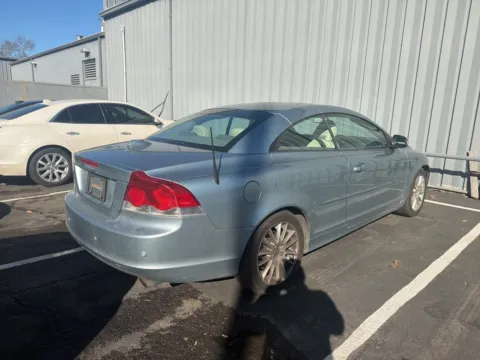 More photos of 2008 Volvo C70 T5 at Jay Wolfe Acura, MO