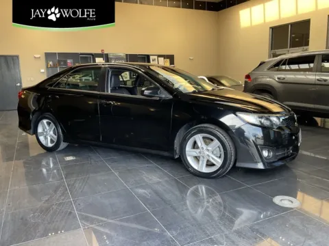 Black 2013 Toyota Camry XLE for sale in Kansas City, MO